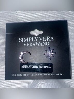 Simply Vera Vera Wang Silver Crystal Moon and Star Stud Earrings NWT PRETTY!!